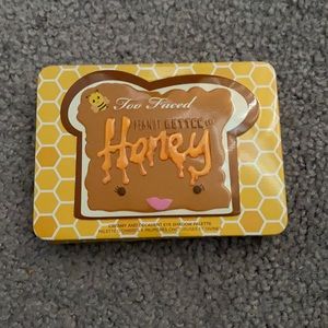 Too Faced Peanut Butter and Honey Eyeshadow